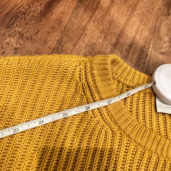 Really cute cropped modern citizen sweater!! Gorgeous color!! - Picture 4 of 8